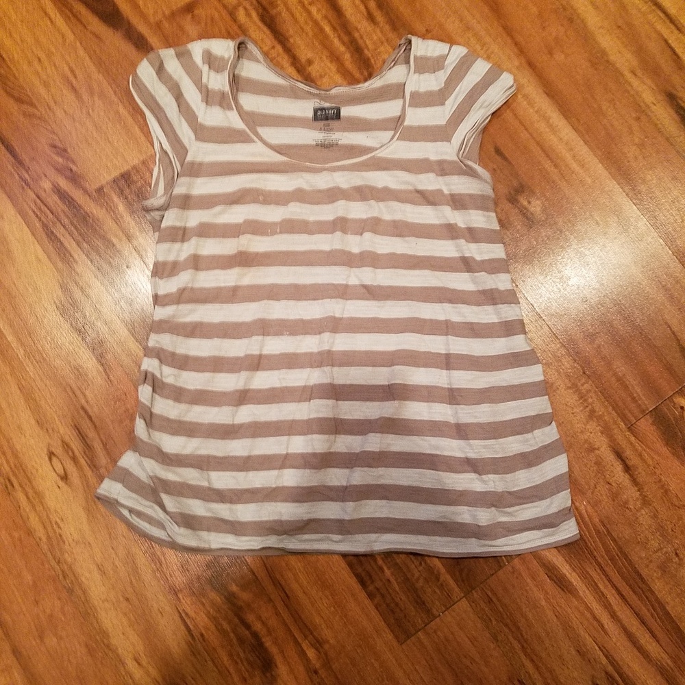 Old Navy maternity top size XL in VGUC.